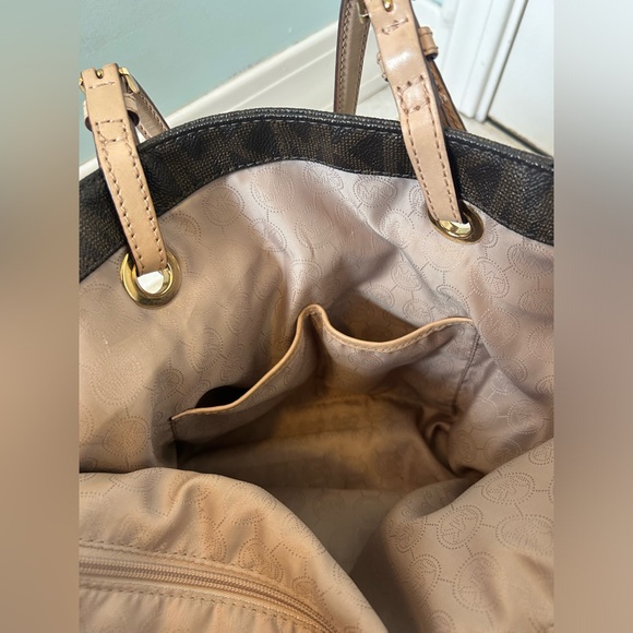 Michael Kors handbag - Picture 10 of 13